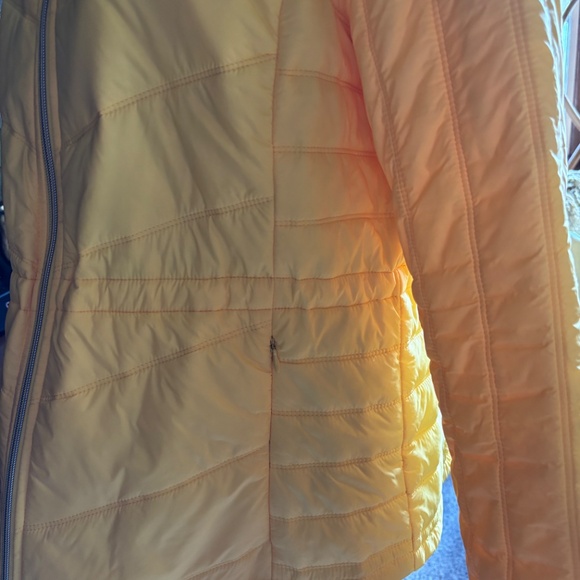 Guess Brand Lightweight Jacket Size XLG - Picture 4 of 8